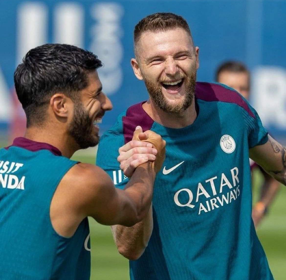 FenerGlobalOrg's tweet image. 🎙 @sercanhamzaolu : "Asensio ile anlaşıldı. Bunu çok net biliyorum. Fenerbahçe bonservis bedelini olabildiğince aşağı çekmeye çalışıyor. Ali Koç pazarlıkları sürdürüyor. Bu yüzden transfer henüz açıklanmadı. Fenerbahçe'nin biraz elini çabuk tutması lazım. Bonservis konusunda…