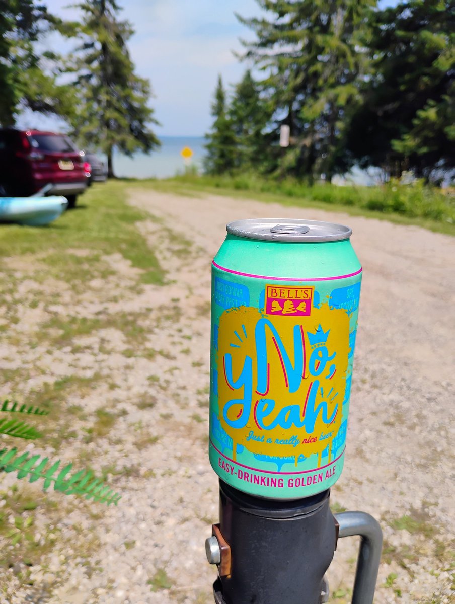 BeerSnobSean's tweet image. I choose yeah... @BellsBrewery 4.5% "easy-drinking golden ale". #mibeer #beer