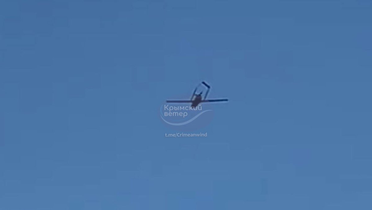 Gianl1974's tweet image. 💥 Explosions are heard in occupied Crimea amid a massive attack
Local communities report a massive drone attack. They also publish photos of an attack drone that, it is claimed, was flying towards the Belbek airfield.
There are also reports of a series of explosions in…