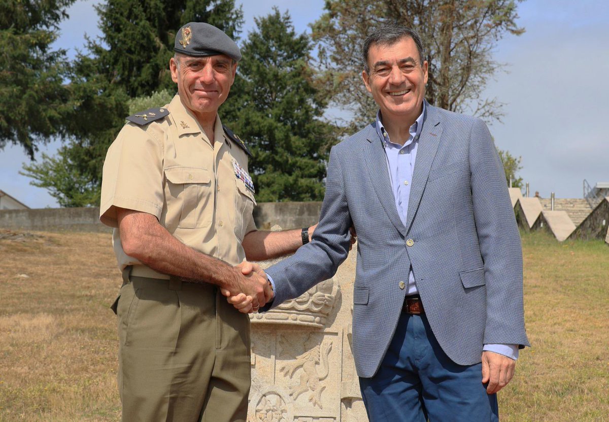 RomanLalin's tweet image. Cedemos unha nova peza saída dos talleres do Centro de #FP Cantería de Galicia. Desta volta, para a Brigada de Infantería Aerotransportable (BRILAT)

Un pracer coñecer as instalacións desta unidade de elite do Exército de Terra na Base General Morillo de Vilaboa