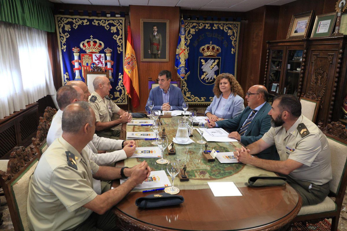 RomanLalin's tweet image. Cedemos unha nova peza saída dos talleres do Centro de #FP Cantería de Galicia. Desta volta, para a Brigada de Infantería Aerotransportable (BRILAT)

Un pracer coñecer as instalacións desta unidade de elite do Exército de Terra na Base General Morillo de Vilaboa