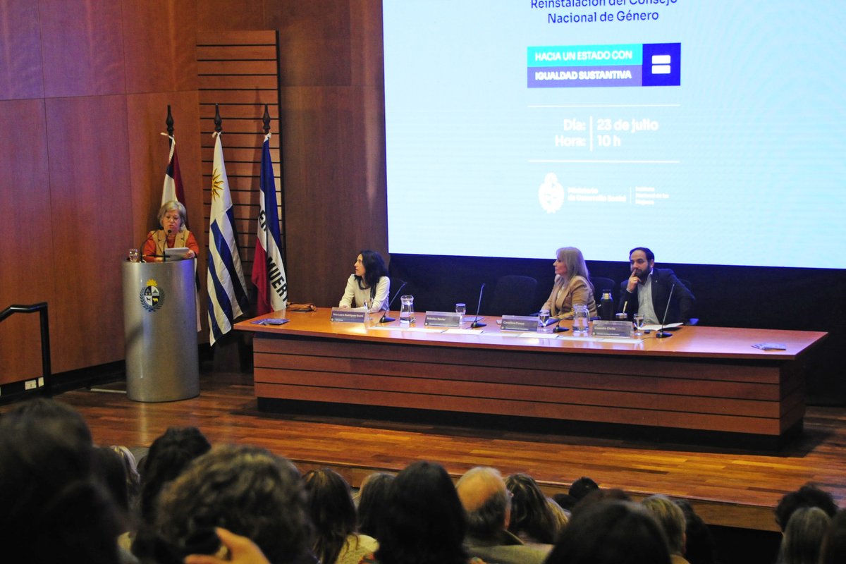 inacoop's tweet image. En la mañana de hoy, la directora de Inacoop @MarisolFUy participó de la actividad de reinstalación del Consejo Nacional de Género en Torre Ejecutiva.
Inacoop integra este ámbito y aporta, junto a demás organismos y ministerios, al proceso de incorporación del enfoque de género…