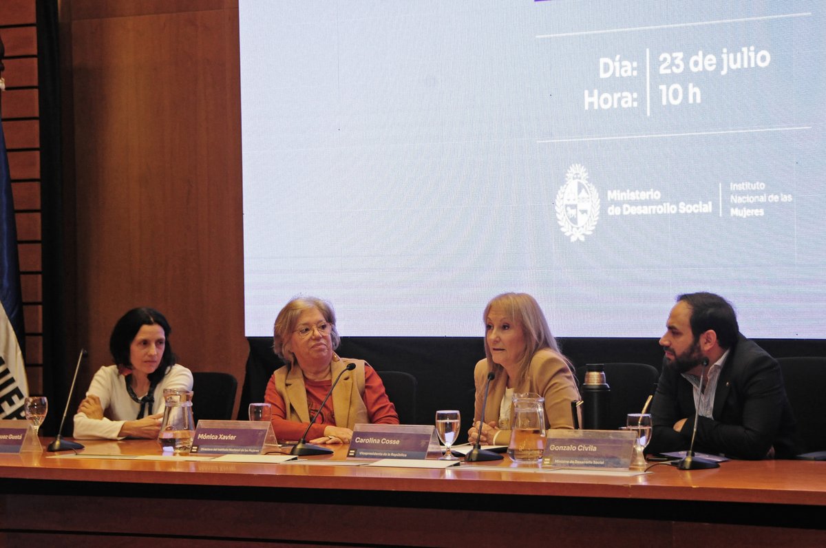 inacoop's tweet image. En la mañana de hoy, la directora de Inacoop @MarisolFUy participó de la actividad de reinstalación del Consejo Nacional de Género en Torre Ejecutiva.
Inacoop integra este ámbito y aporta, junto a demás organismos y ministerios, al proceso de incorporación del enfoque de género…