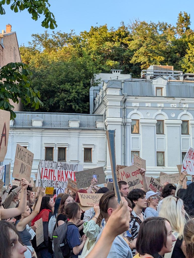 сьогодні ми знову тут, якщо ви ні, з вас штрафний донат на реабілітацію військових 
send.monobank.ua/jar/2tg7kY2KFF