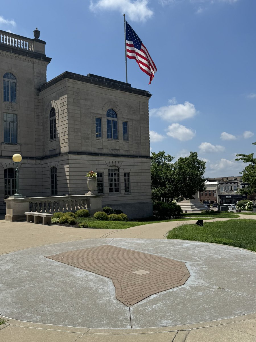 Kavanaugh4IN's tweet image. Honored to present a U.S. flag flown over the Capitol on behalf of @Jim_Banks to the Lawrence County Veterans Service Office. Grateful for the opportunity to recognize their dedication to our veterans. Always a pleasure to visit Bedford! 🇺🇸
