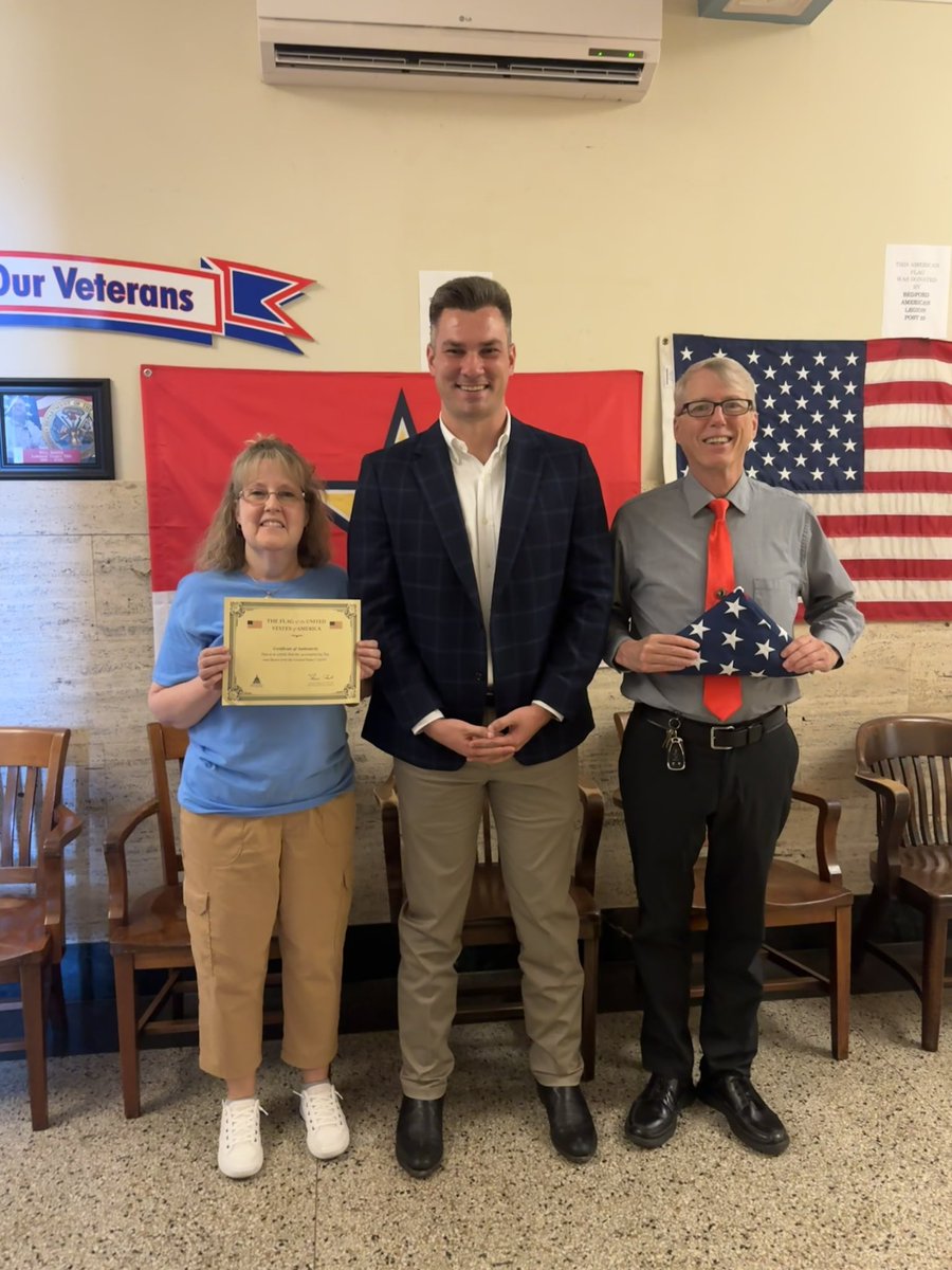 Kavanaugh4IN's tweet image. Honored to present a U.S. flag flown over the Capitol on behalf of @Jim_Banks to the Lawrence County Veterans Service Office. Grateful for the opportunity to recognize their dedication to our veterans. Always a pleasure to visit Bedford! 🇺🇸