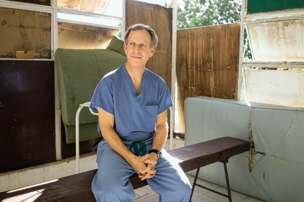 UFMedicine's tweet image. When a young Jeffrey Levenson, M.D. ’84, followed the love of his life, Ilene Levenson, M.D. ’82, to @UF Med, he had no idea it would kick-start a monumental career curing blindness for over 40,000 people worldwide. Read more about his incredible story: 🔗bit.ly/4kQfsf5