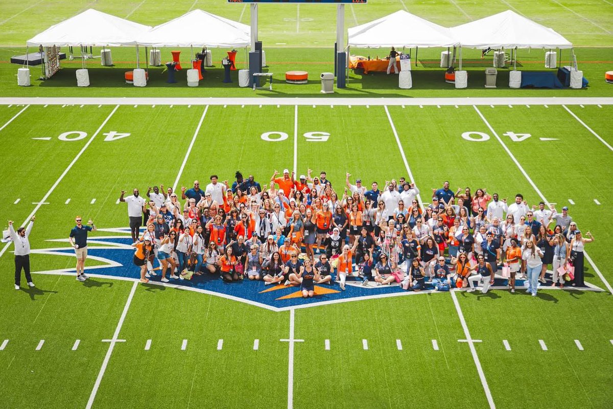 UTSAAlumni's tweet image. Mimosas, tacos, shopping, and football—what more could you want? Only 3 more days until Helmets & Heels!
Tour the locker room, meet the players, break a sweat (if you want!), and hear straight from the coaches.
It’s football, but make it fabulous. 😉
Get tickets:…