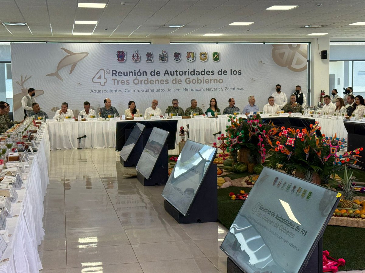 LibiaDennise's tweet image. Desde Tepic, Nayarit, participamos en la 4.ª Reunión de Autoridades en materia de Seguridad, junto a la Gobernadora de Aguascalientes y los Gobernadores de Jalisco, Michoacán, Nayarit, Zacatecas y el Secretario General de Gobierno de Colima. 🚨
🤝 Para Guanajuato la seguridad es…