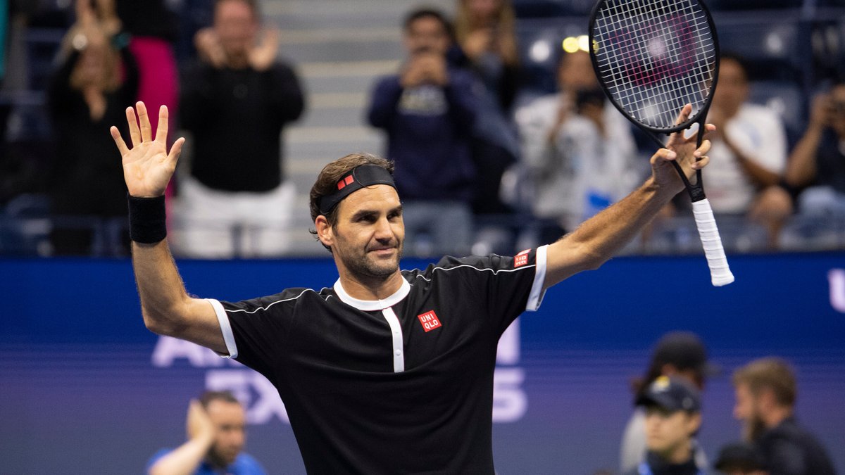 darrenmarble's tweet image. Roger Federer invested $50 million into On Cloud Shoes in 2019 for a 3% stake in the company.
They went public in 2021, valued at $11B, making his stake worth $330 million.
Federer made a 6.6x return in two years—what a legend.