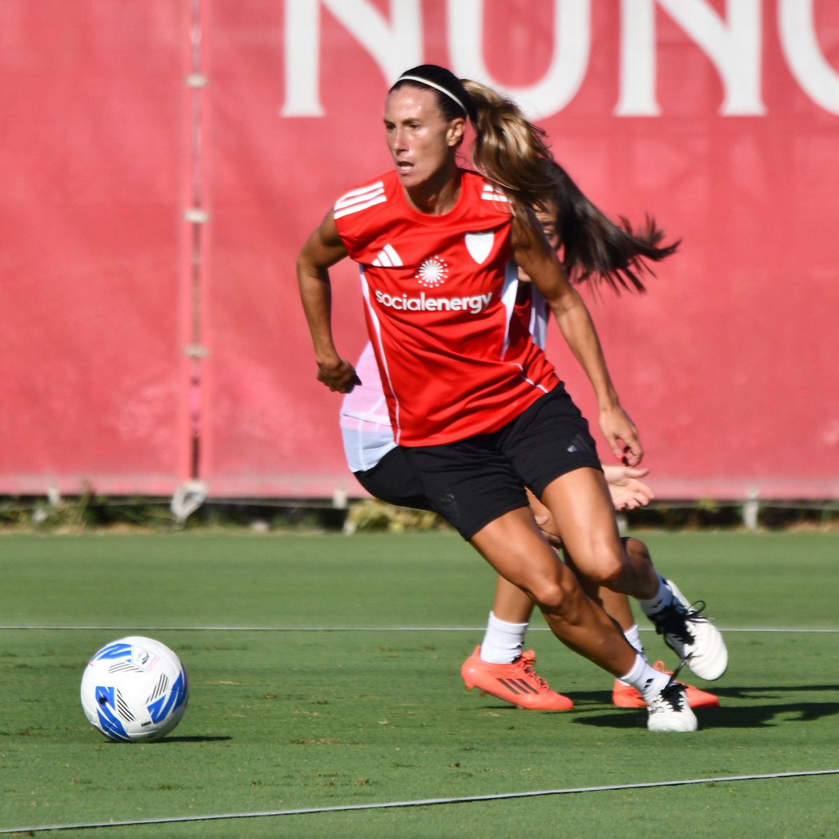 SevillaFC_Fem's tweet image. ¡Que siga el trabajo! 💪🏻⚽️🤍❤️
#SevillaFCFem #LigaFMoeve #WeareSevilla