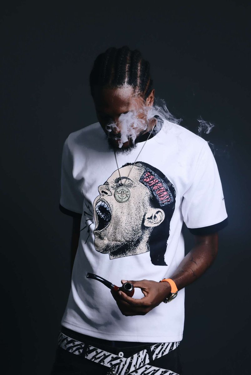 oluwatisearo's tweet image. Road to 2k likes cus this tee is a needdddd @slicetotheworld @4KCTRL_