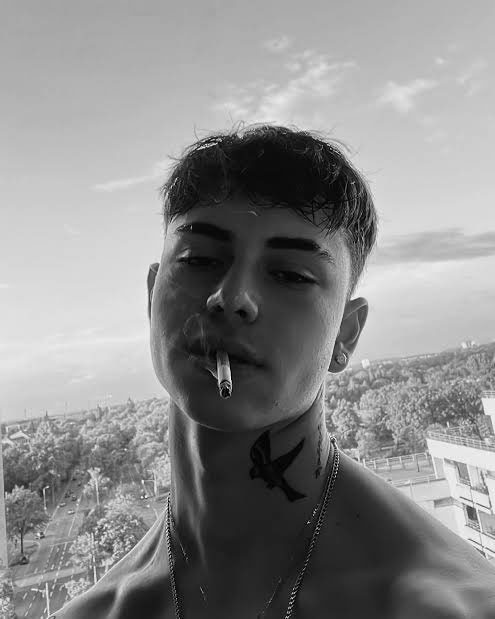 7 dil biliyorum ve stanfordda okuyorum benimle yarisamazsiniz