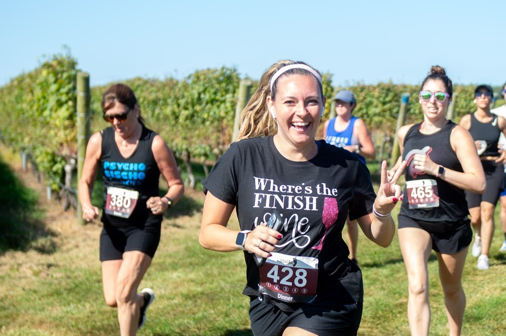 #WineDownWednesday and we are gearing up for our Wine Run at Westport Vineyards in just under 8 weeks.  Summer is a perfect time to train for this event as trail runs beat the heat and summer sippers are all on tap.

Learn more today - rhoderaces.com/events/wine-ru…