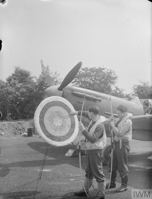 RealTimeWWII's tweet image. Royal Air Force pilots in Britain relax between flying missions with some archery practice alongside their aeroplanes.