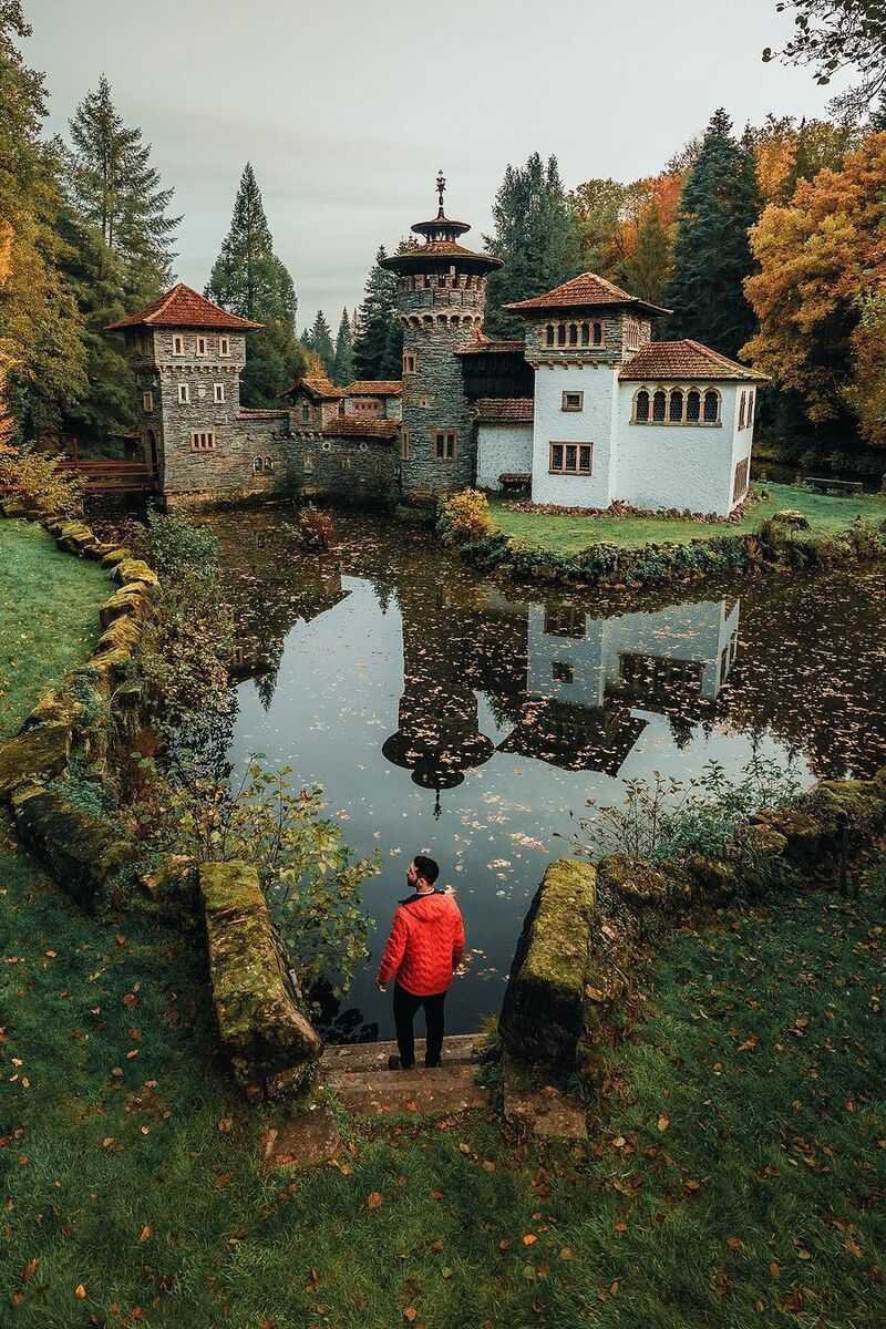 FrothyFriar's tweet image. &quot;I&apos;m sorry Mr. HOA Representative, I can&apos;t hear you past my moat!&quot;