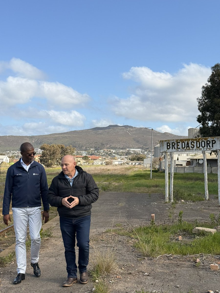 IsaacSileku's tweet image. The Overberg region drives economic growth with world renowned commodities like barley, wheat, grains, canola and citrus.
Weโre piloting an integrated freight and logistics system, moving goods seamlessly from origin to destination. ๐๐๐๐ค๐ผ๐ผ
#FromFarmGateToPlate #RoadToRail