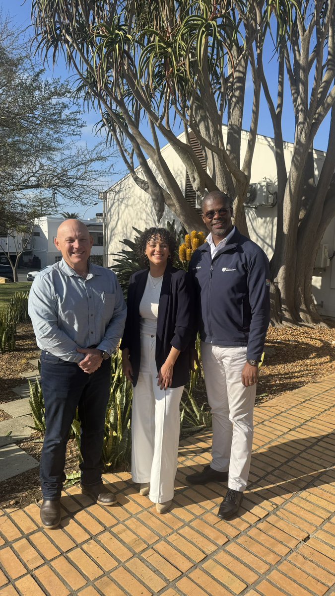 IsaacSileku's tweet image. The Overberg region drives economic growth with world renowned commodities like barley, wheat, grains, canola and citrus.
Weโre piloting an integrated freight and logistics system, moving goods seamlessly from origin to destination. ๐๐๐๐ค๐ผ๐ผ
#FromFarmGateToPlate #RoadToRail