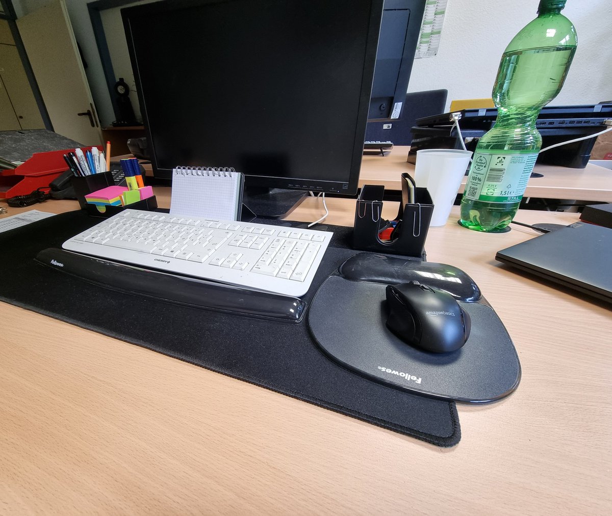 SimoneWschmidt's tweet image. Seit 01.07. neuer Aufgabenbereich. Heute habe ich mich selber dabei erwischt, dass ich gute Laune im Büro hatte 🤓