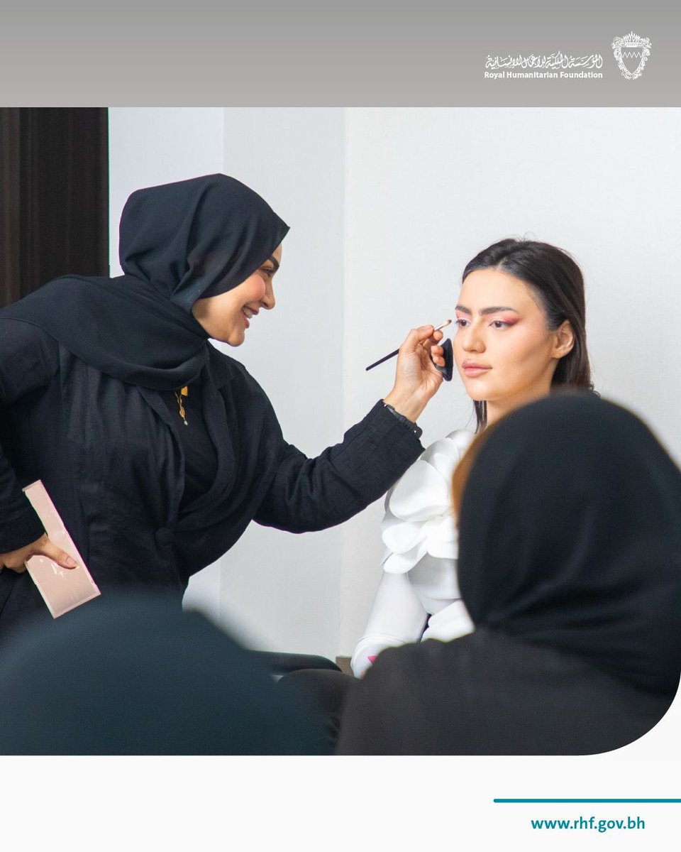 .
نظّمت نتاج خير البحرين دورة تدريبية في أساسيات المكياج، قدمتها خبيرة التجميل أزهار صالح، بمشاركة ٢٥ منتسبة.
استمرت الدورة لمدة ٤ أيام وتضمنت جانبين نظري وعملي، واختُتمت بمنح المشاركات شهادات تدريبية.

#العمل_الإنساني #بنك_الإسكان #المؤسسة_الملكية_للأعمال_الإنسانية