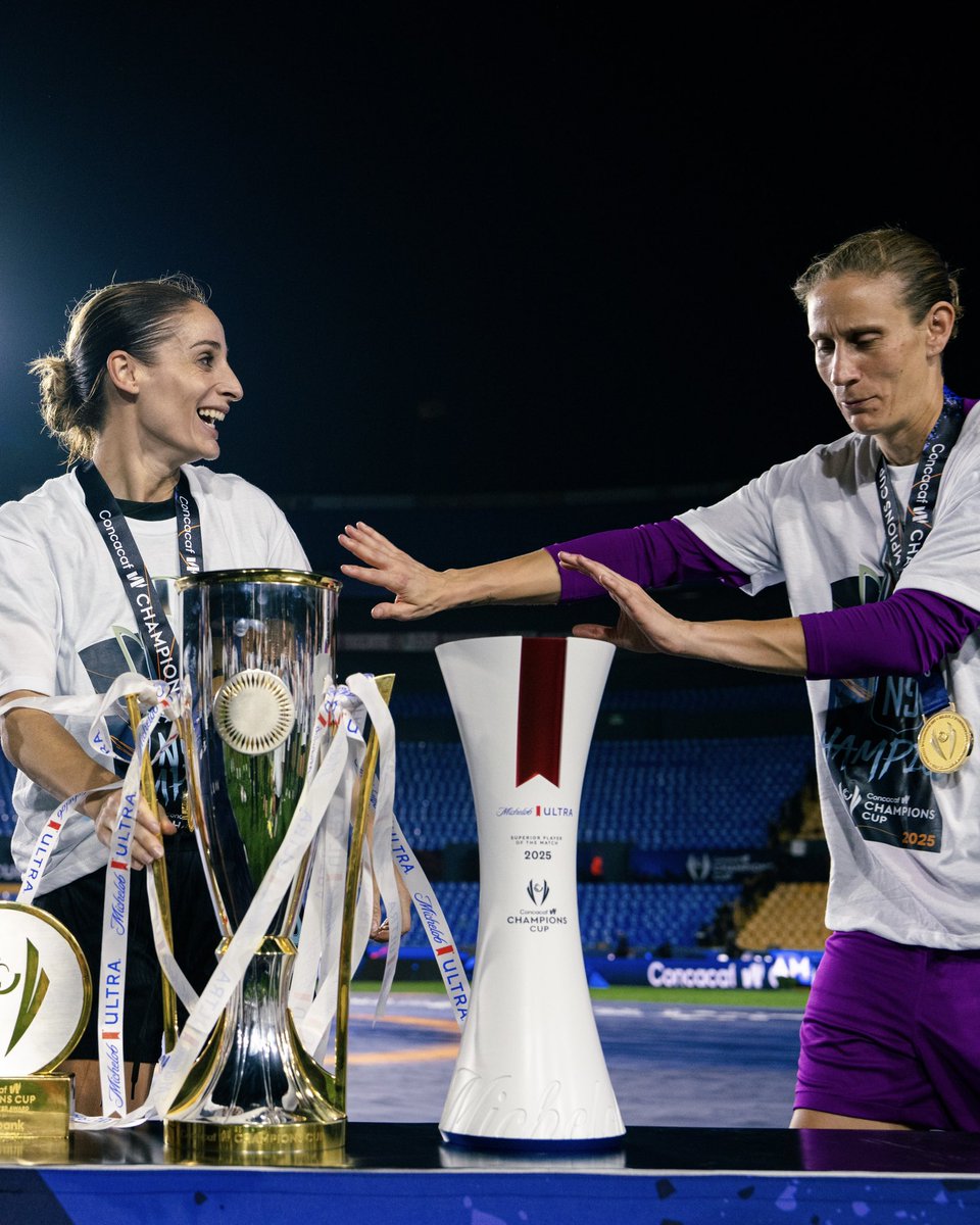 GothamFC's tweet image. It’s a house divided this afternoon 🫣
#GothamFC’s @NWSL 2024 Goalkeeper of the Year @berger_ann and @NWSL 2025 Golden Boot Leader @Estheeer9 face off today in the @WEURO2025 semifinal. Who will it be??