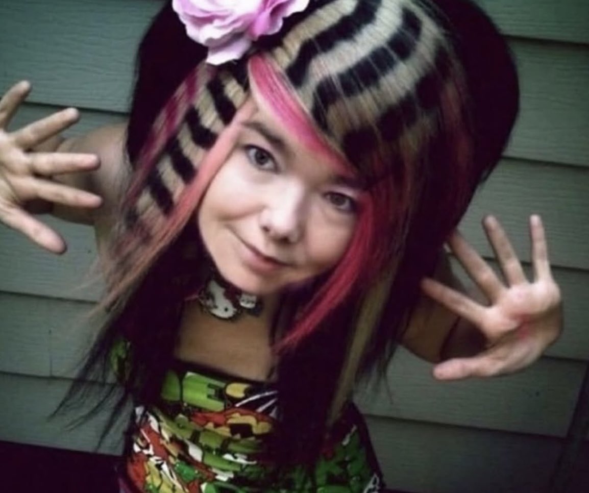 NOVA (@iriptheslitt) on Twitter photo 