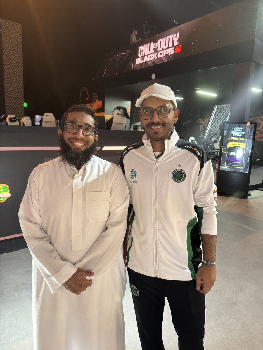 عبدالله العامر (@shmokitti) on Twitter photo تشرفت بالمشاركة في البث الخاص بالدوري الخليجي كمقدم للاستديو التحليلي للعبة FC25
شكرا لمن أتاح لنا الفرصة و الدعم
شكرا للفريق لفريق المواهب الجامد
<a href="/Vakany/">Qamra</a>
<a href="/J2birr/">Jaber alyami</a>
<a href="/1TheRoyal/">خالد العوفي</a>
<a href="/3li_Darraj/">علي دراج</a>
<a href="/Cap_ZaiD/">Cap ZaiD || زيد الفرج</a>
وشكرا على الإدارة المميزة
<a href="/NAlbagame/">Nawaf</a>
<a href="/1Almothana_/">المُثَنَّى</a>
<a href="/Risk_47/">Saleh AlQaraawi</a> تشرفت بالمشاركة في البث الخاص بالدوري الخليجي كمقدم للاستديو التحليلي للعبة FC25
شكرا لمن أتاح لنا الفرصة و الدعم
شكرا للفريق لفريق المواهب الجامد
<a href="/Vakany/">Qamra</a>
<a href="/J2birr/">Jaber alyami</a>
<a href="/1TheRoyal/">خالد العوفي</a>
<a href="/3li_Darraj/">علي دراج</a>
<a href="/Cap_ZaiD/">Cap ZaiD || زيد الفرج</a>
وشكرا على الإدارة المميزة
<a href="/NAlbagame/">Nawaf</a>
<a href="/1Almothana_/">المُثَنَّى</a>
<a href="/Risk_47/">Saleh AlQaraawi</a>