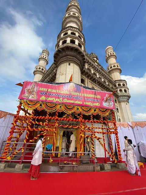 Dr.Maadhava Reddy (@drmaadhavareddy) on Twitter photo చార్మినార్ వద్ద శ్రీ భాగ్యలక్ష్మి అమ్మవారిని చూపించడం సినిమా గొప్పతనాన్ని చాటింది .. 🙏🏼
#HariHaraVeerMallu
<a href="/PawanKalyan/">Pawan Kalyan</a> <a href="/JanaSenaParty/">JanaSena Party</a> <a href="/JSPTelangana/">𝗝𝗮𝗻𝗮𝗦𝗲𝗻𝗮 𝗧𝗲𝗹𝗮𝗻𝗴𝗮𝗻𝗮</a> <a href="/NagaBabuOffl/">Naga Babu Konidela</a> చార్మినార్ వద్ద శ్రీ భాగ్యలక్ష్మి అమ్మవారిని చూపించడం సినిమా గొప్పతనాన్ని చాటింది .. 🙏🏼
#HariHaraVeerMallu
<a href="/PawanKalyan/">Pawan Kalyan</a> <a href="/JanaSenaParty/">JanaSena Party</a> <a href="/JSPTelangana/">𝗝𝗮𝗻𝗮𝗦𝗲𝗻𝗮 𝗧𝗲𝗹𝗮𝗻𝗴𝗮𝗻𝗮</a> <a href="/NagaBabuOffl/">Naga Babu Konidela</a>