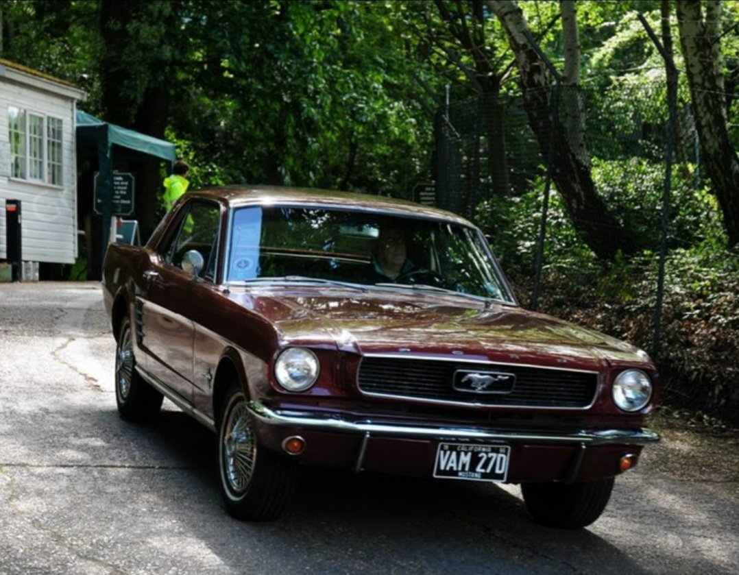 Arriving at Brooklands. 
<a href="/classiccarguru1/">Darren Collins</a> #fordmustang