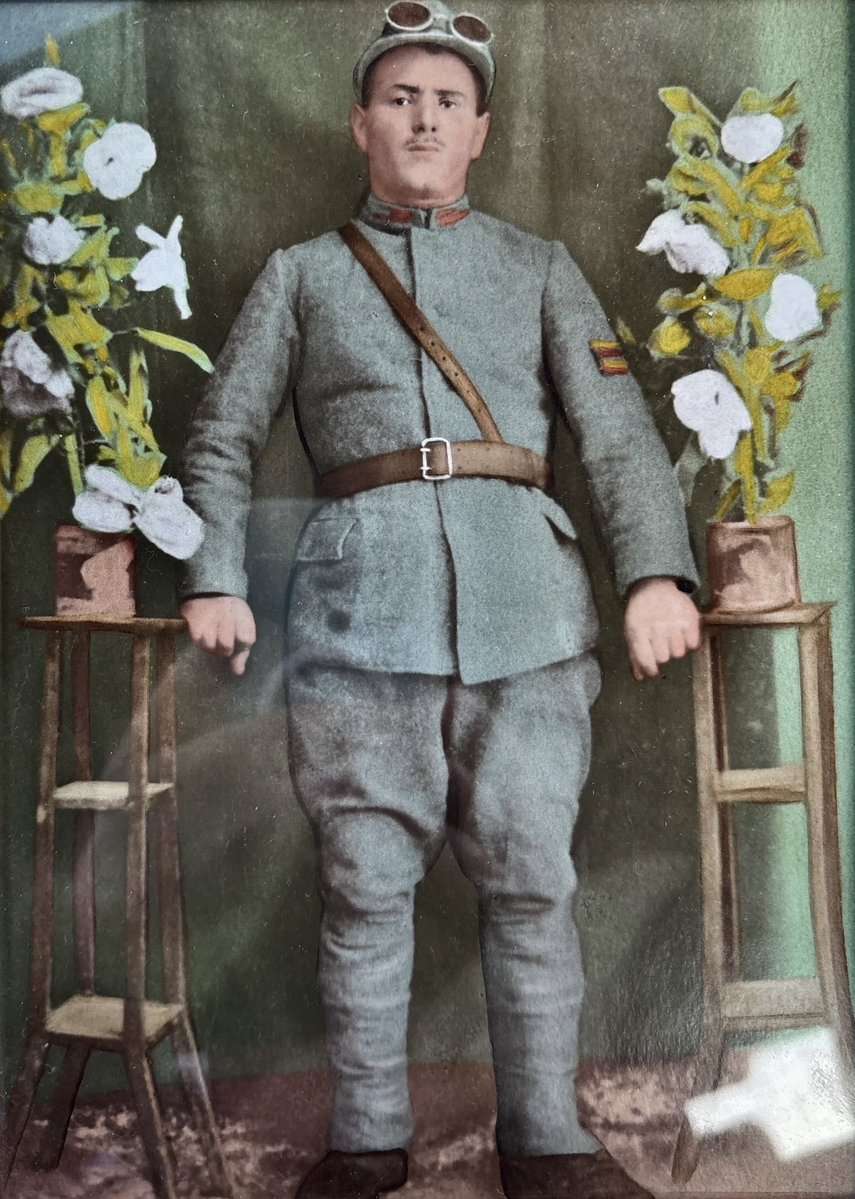 ZubeyirNisanci's tweet image. Çocukluğumda tanıma fırsatı bulduğum babayiğit komşumuz Mecit Dayı'nın bugün 1930'da askerdeyken çekilmiş resmini gördüm.
Kendisi aynı zamanda el mahareti ve ustalıkla bilinirdi. Ruhuna rahmet olsun.