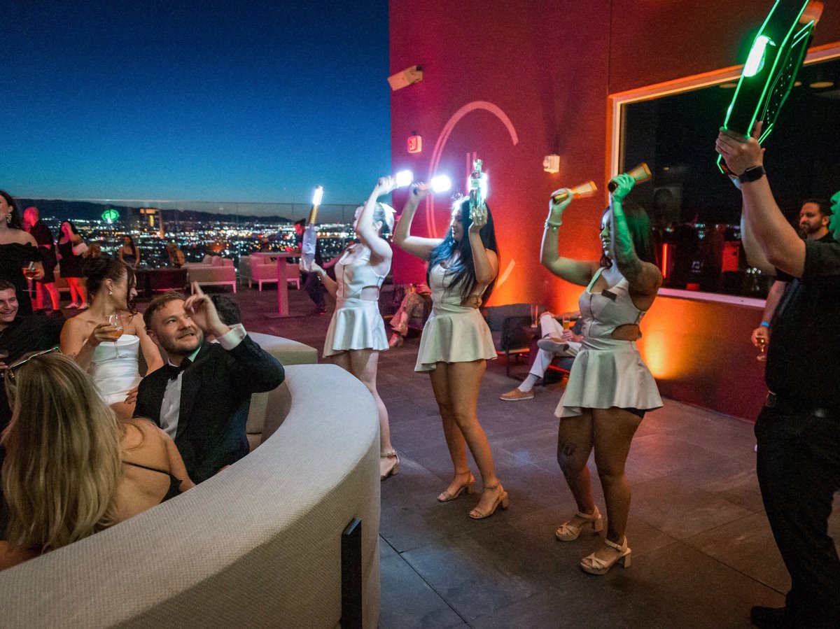CircaLasVegas's tweet image. Ready for the life of the party - AKA you. 🍾
Send your Vegas excursion sky-high at @legacyclubvegas, where the views stun, the drinks flow, and the vibes...vibe. 😏
Reserve: circalasvegas.com/drink-dine/leg…
#CircaLasVegas #LegacyClub