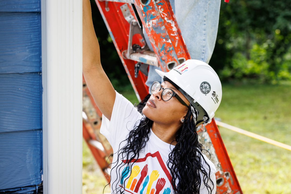 SpelmanCollege's tweet image. Cayla Morgan, C’2026, and Lauren Thompson, C’2027, both 2024 Atlanta Falcons HBCU Fellows, participated in Atlanta Habitat’s “Brush with Kindness” service event to help kick off the 2025 cohort. Congratulations to Dariyana Mitchell, C’2026, who has been selected for the 2025…