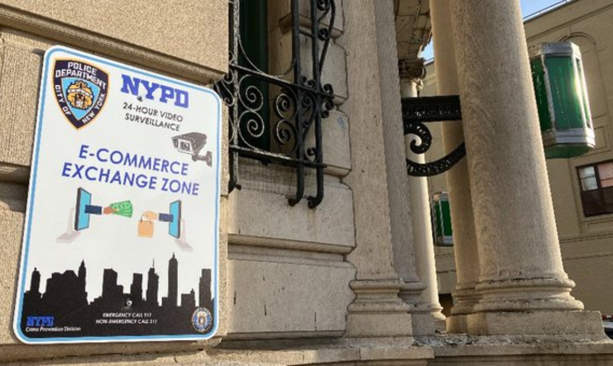 NYPD62Pct's tweet image. If you're buying/selling items, the NYPD encourages you use one of our "E-Commerce Exchange Zones" at every Precinct, Transit District, and PSA. These areas are well lit and have 24-hour surveillance. You do not have to come inside and there is no need to make an appointment.