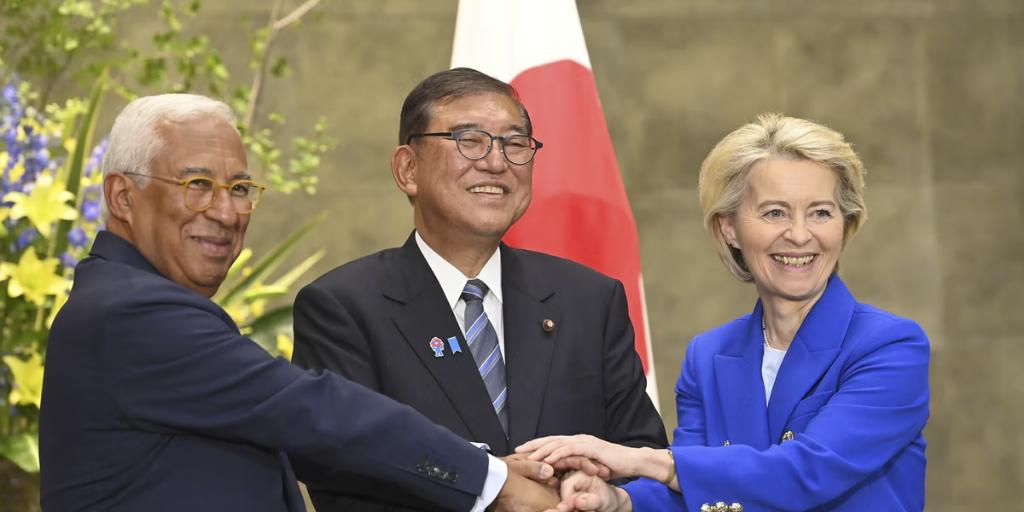 RadekPyffel's tweet image. Przyciśnięta przez Trumpa Unia próbuje dywersyfikować. Na pierwszy ogień poszła (także przyciskana, ale już dogadana z USA) Japonia i jest już porozumienie UE-Japonia.
Jak pójdzie jutro z Chinami?
Zadanie będzie dużo trudniejsze, a decyzje które zapadną mogą być decyzjami o…
