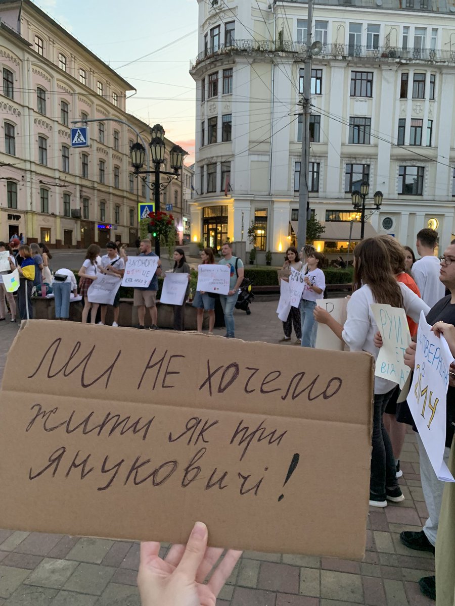 WarSvitla's tweet image. Треба було написати краще "при Леніне")))
Звідки ці діти можуть знати, як там при ЯнуковичІ жилось))))