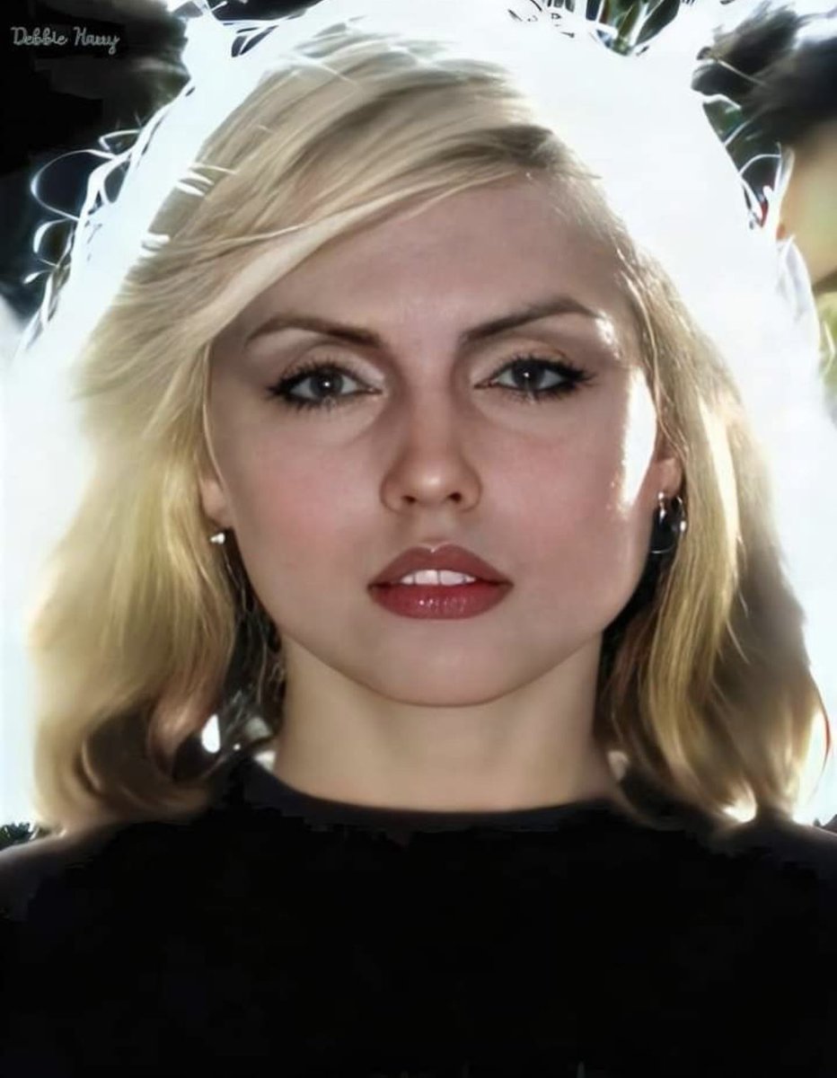 richie_poco's tweet image. Love this pic … Debbie Harry💘
for portrait to promote their debut album 'Blondie' in 1976
📸 by Michael Ochs
#Blondie
#DebbieHarry