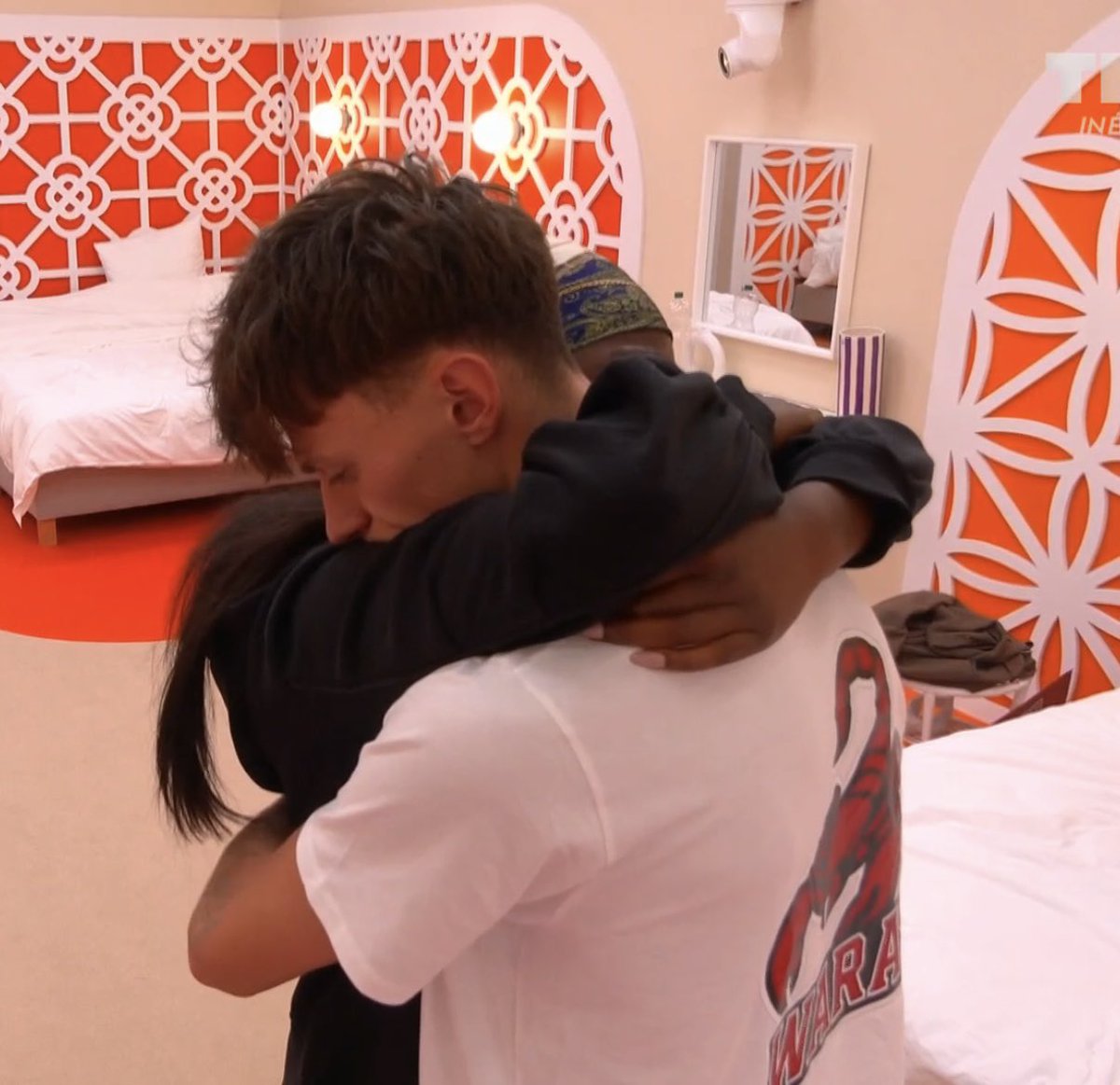 CelineM84091's tweet image. Je suis toujours autant touchée et émue devant les câlins d’Ethan et Romy🥺Ils sont tellement vrais et sincères🫶❤️ #SecretStory