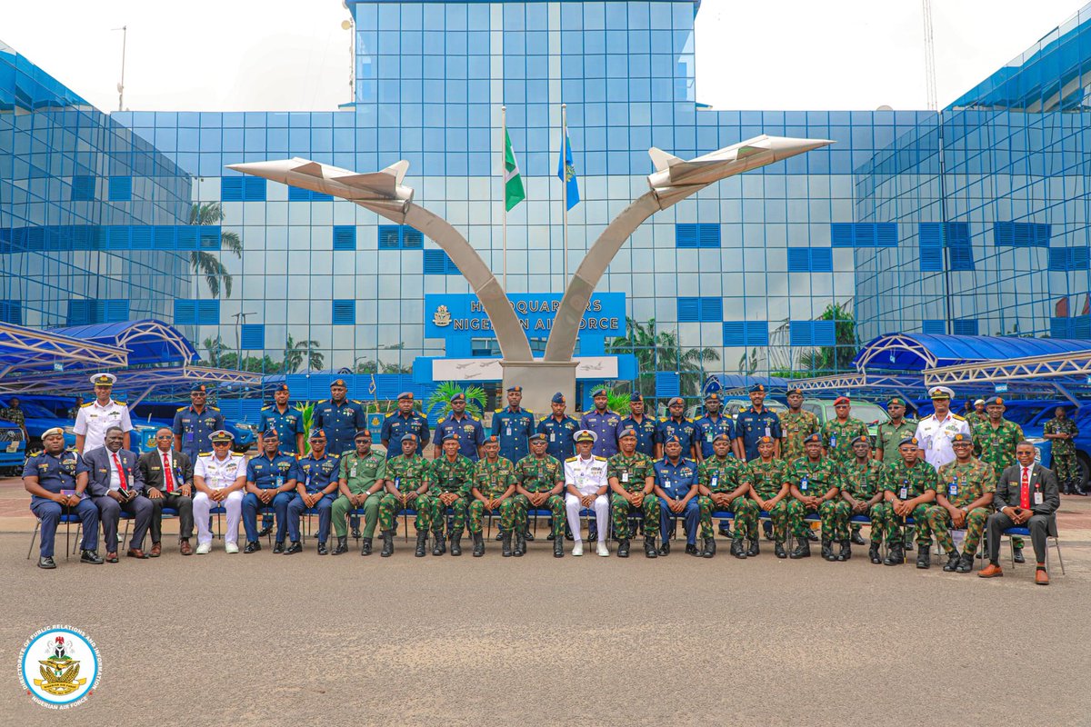 NigAirForce's tweet image. NDC participants present blueprint to strengthen NAF's high-tech maintenance capacity
As part of a deliberate push to enhance the operational effectiveness of the Nigerian Air Force (NAF), participants of Course 33 at the National Defence College (NDC) have presented a strategic…