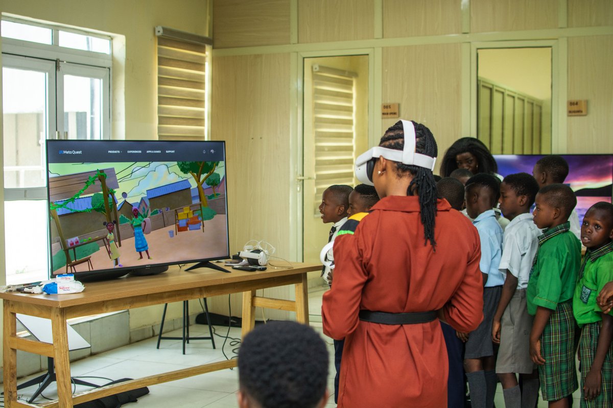 atlanticfellows's tweet image. Over 300 children in Nigeria took part in a special event combining #OralHealth education and technology, centered on “The Girl Who Found Her Smile.” #AtlanticFellow Adekemi Adeniyan (@PstDrKemi) created the VR film, with Atlantic Institute support.
🔗 ow.ly/EjIY50WtXot