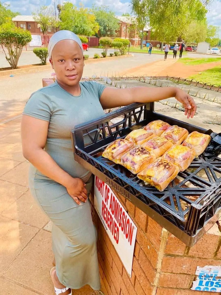 SBmatters_za's tweet image. Selling Kota in Campus is better than being bottle Girl ❤️🙏🏿