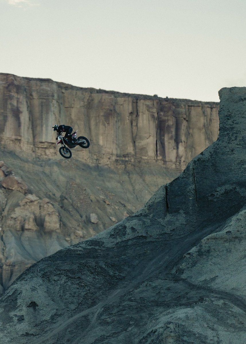 StarkFutureBike's tweet image. Not just a big drop, this one’s a classic Caineville challenge and Josh Hill makes it look smooth, but it’s all about timing, line choice, and trusting the bike.
There’s a lot to learn from moments like this.
#starkvarg #starkfuture