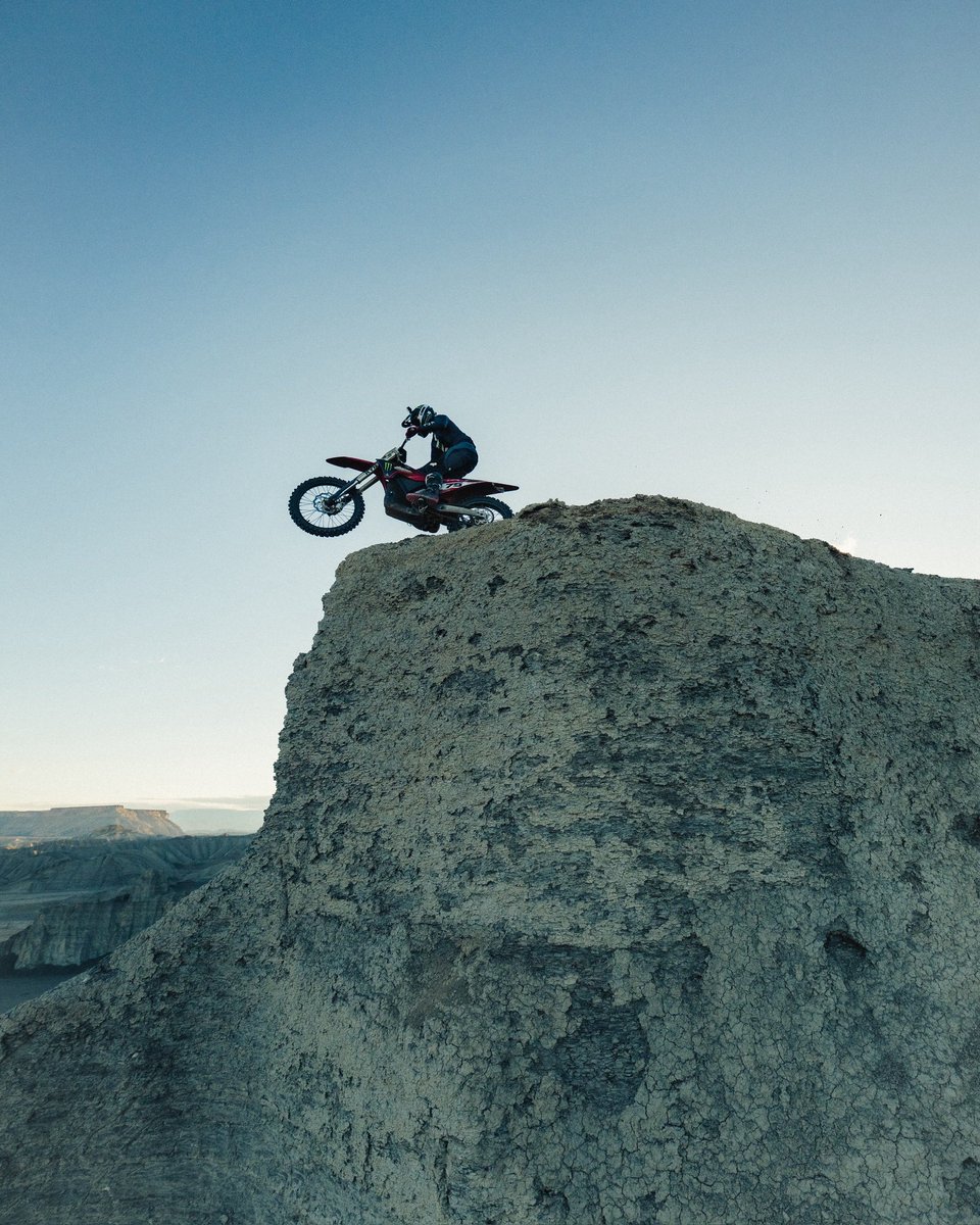 StarkFutureBike's tweet image. Not just a big drop, this one’s a classic Caineville challenge and Josh Hill makes it look smooth, but it’s all about timing, line choice, and trusting the bike.
There’s a lot to learn from moments like this.
#starkvarg #starkfuture