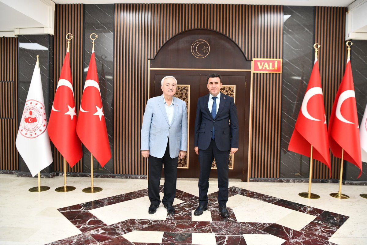 Zülfü DEMİRBAĞ (@zulfudemirbag23) on Twitter photo Tunceli'deyiz
Tunceli Valisi Şefik Aygöl'e hayırlı olsun ziyaretinde bulunduk.
<a href="/RTErdogan/">Recep Tayyip Erdoğan</a>
<a href="/abuyukgumus/">Ahmet Büyükgümüş</a>
<a href="/Akparti/">AK Parti</a> Tunceli'deyiz
Tunceli Valisi Şefik Aygöl'e hayırlı olsun ziyaretinde bulunduk.
<a href="/RTErdogan/">Recep Tayyip Erdoğan</a>
<a href="/abuyukgumus/">Ahmet Büyükgümüş</a>
<a href="/Akparti/">AK Parti</a>