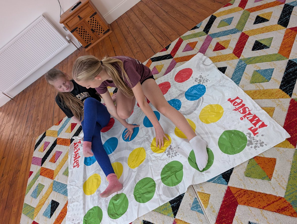 Claire_SAC's tweet image. Our #SAWeeCarers had a super fun & busy day at @HoneypotCharity today.
Learning to make omelette bites, pizza & cheeseburger pasta 🤤
Lots of crafts & games at Dalleagles, then picnic & play at Dumfries House🐝😄
#BreakFromCaring #LifeSkills #NewFriends