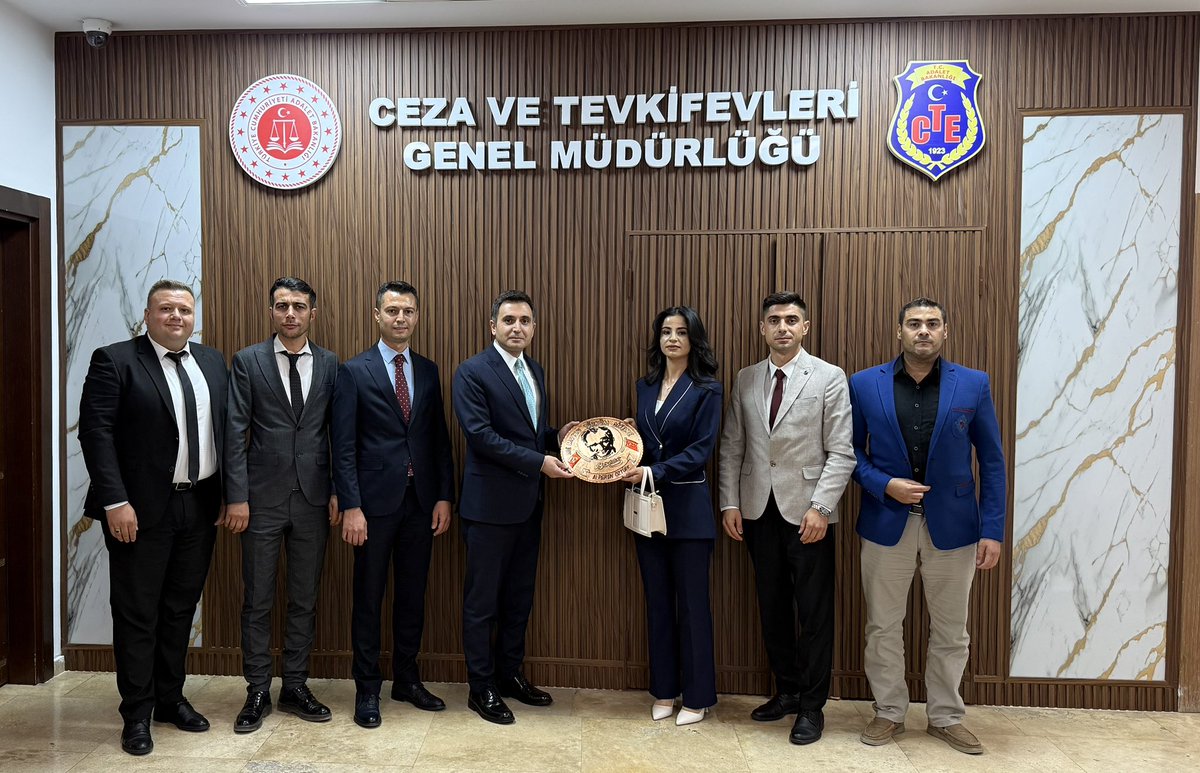 Ceza ve Tevkifevleri Genel Müdürlüğü Kurumsal İletişim Daire Başkanlığına atanan Sayın <a href="/OZTRK_alprn/">Alperen ÖZTÜRK</a> Beyefendiye hayırlı olsun ziyaretinde bulunarak mesleğimize yeni imaj katarak daha da saygın hale getirip teşkilatımızı daha da  güçlendirmek adına istişare ettik.Kendisine