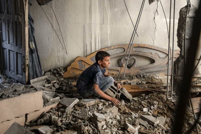 ClaudaTanios's tweet image. Aftermath of Israeli strike on family home in Gaza City
📸 @anadoluimages