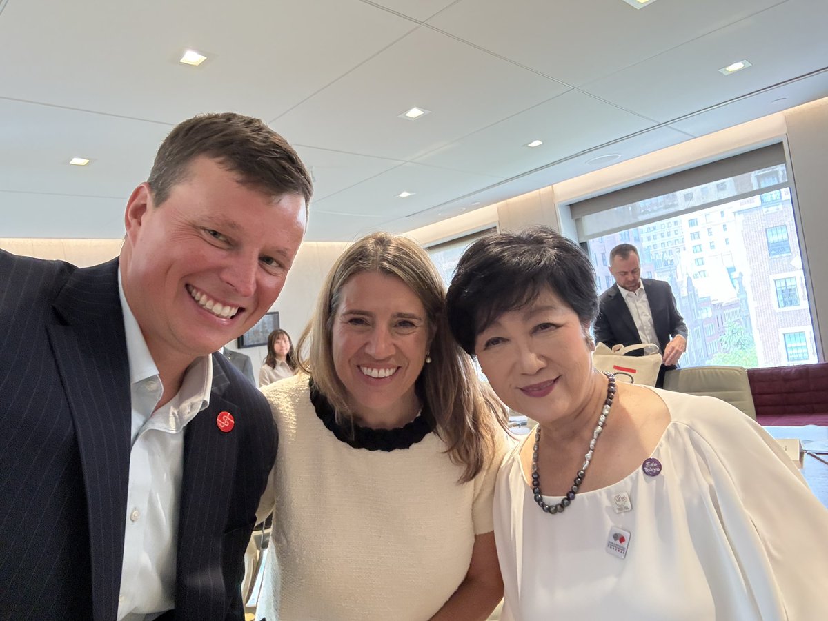 Tokyo Gov. <a href="/ecoyuri/">小池百合子</a> in NYC = 🔥
From Cool Biz to convincing men to carry sun umbrellas (👀☂️), she’s redefining climate leadership with style.
As she said: “Tokugawa built the rivers. The Reiwa Lady is taking them into the future.”
Let’s go 🇯🇵🌍 <a href="/AsiaSociety/">Asia Society</a> <a href="/japansociety/">Japan Society</a>