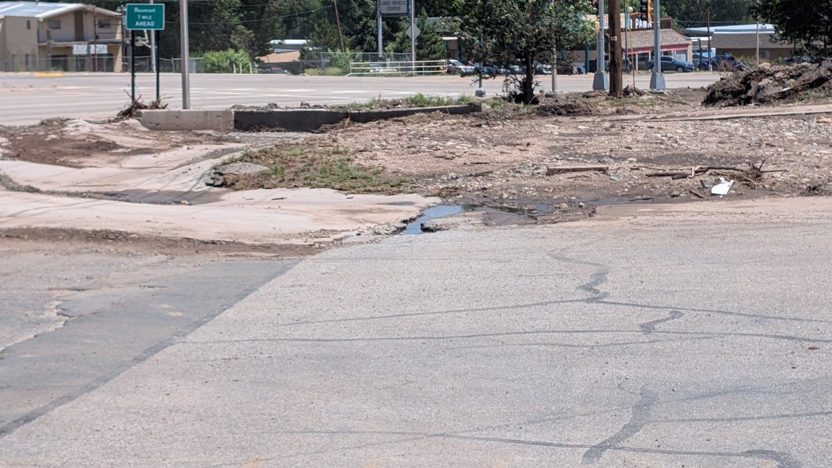 LCNM_Patriot's tweet image. Stopping for lunch and there's even signs of flooding up here.. road and sidewalk being undercut.. debris washed up..