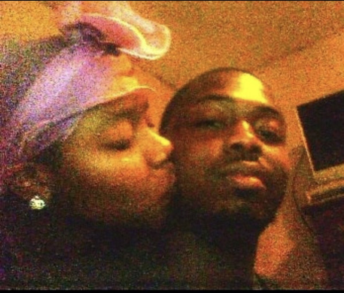 TcleanTv's tweet image. HAPPY C DAY to baby sis. From the time I found her behind that 7/11 in that dumpster To now she been my biggest hater and my biggest supporter. Love u. You my ace. (Dead homies) 🤣🖤♌️🦁 @Dezarooney23