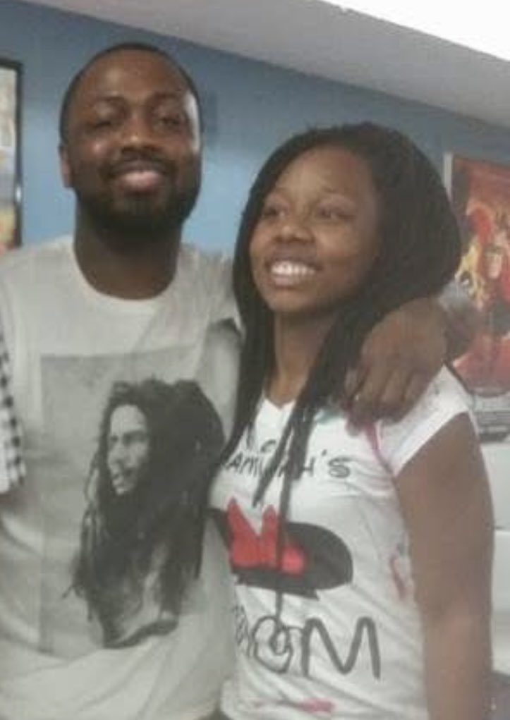 TcleanTv's tweet image. HAPPY C DAY to baby sis. From the time I found her behind that 7/11 in that dumpster To now she been my biggest hater and my biggest supporter. Love u. You my ace. (Dead homies) 🤣🖤♌️🦁 @Dezarooney23